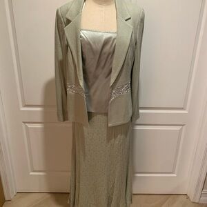 Elegant Light Green Skirt Suit Set 
KNIT